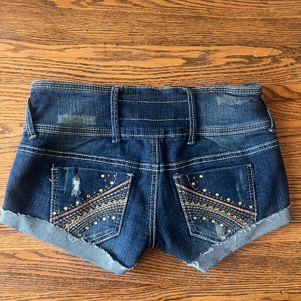 Juniors shorts size 1 back pocket details brand Almost Famous great condition